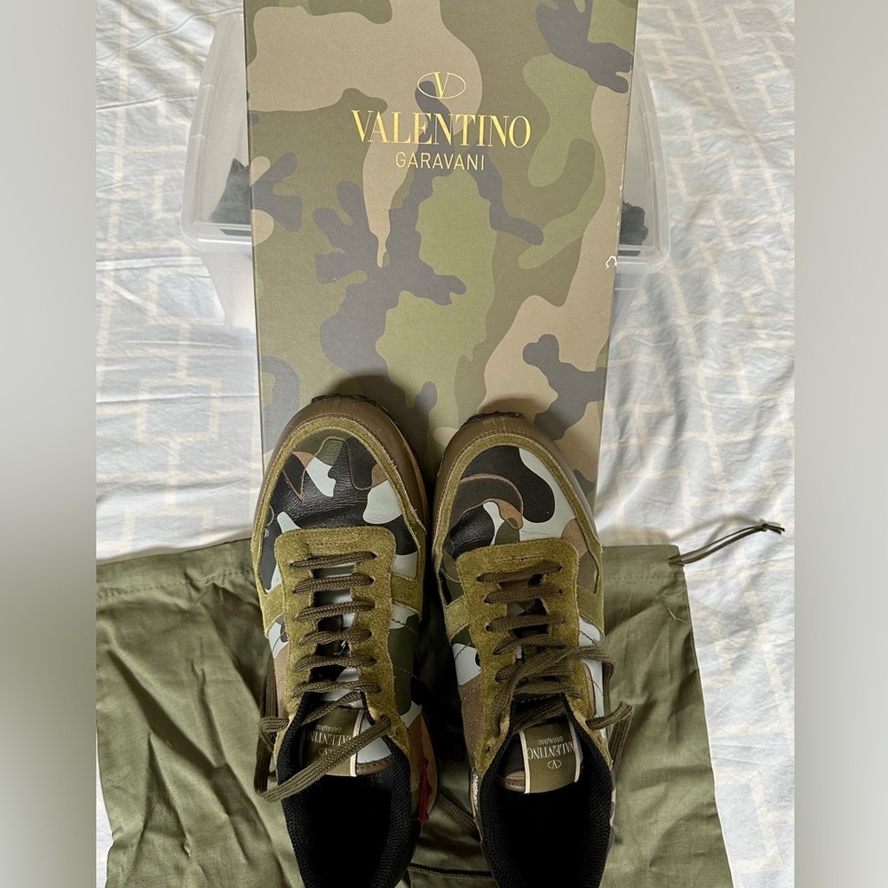 Men’s Valentino camo/dark red rockrunner sneakers - Picture 2 of 9